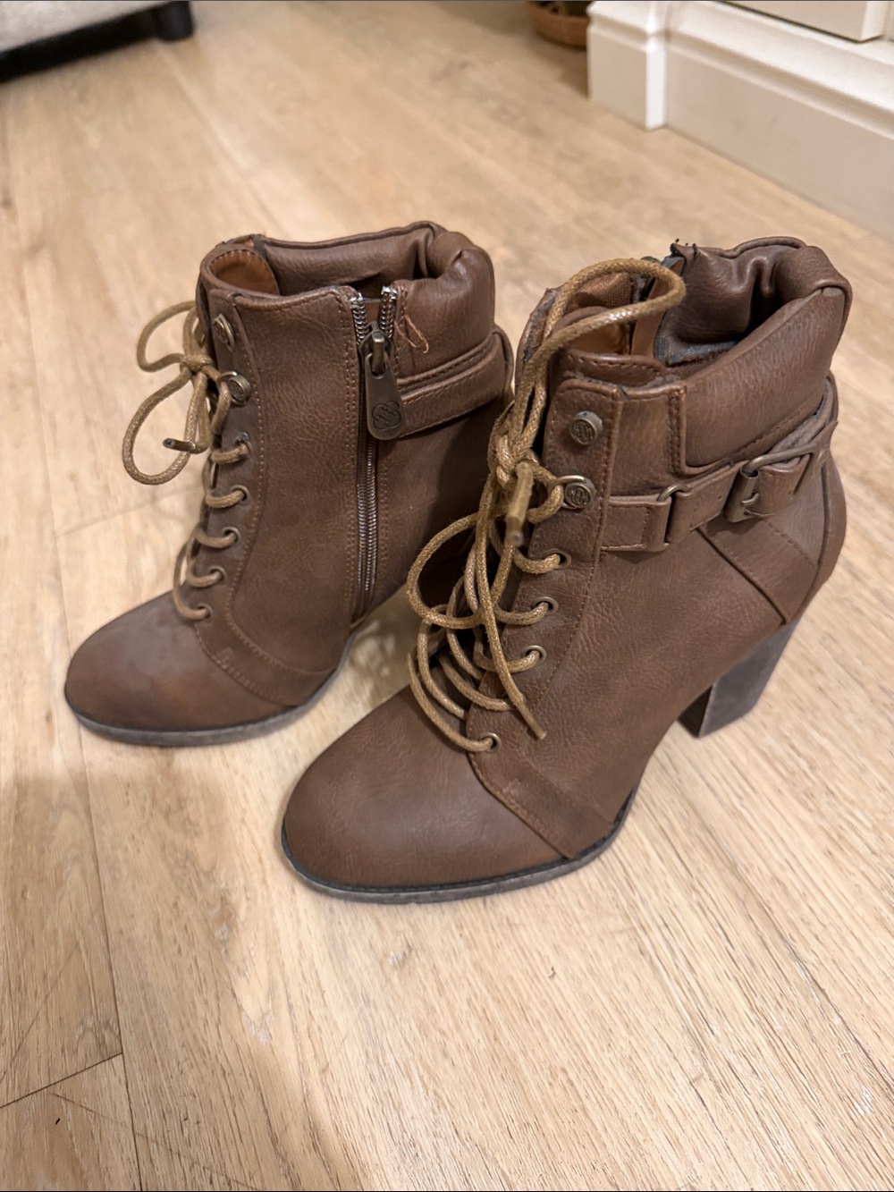 Daisy Fuentes Brown Lace-Up Heeled Ankle Boots